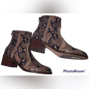 Chelsea and Violet Snakeskin Leather Ankle Booties, Size 8, Harry Style Boot